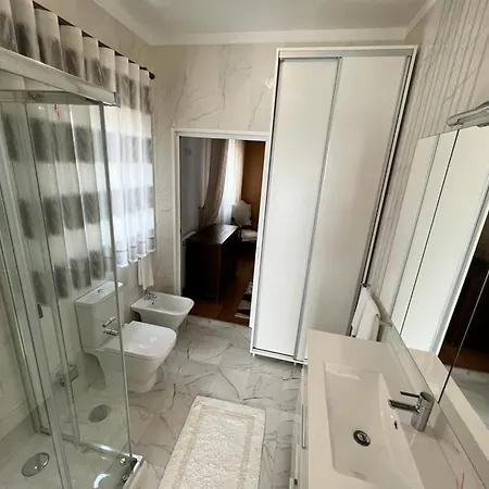 Stunning 4-bed House Barcelos