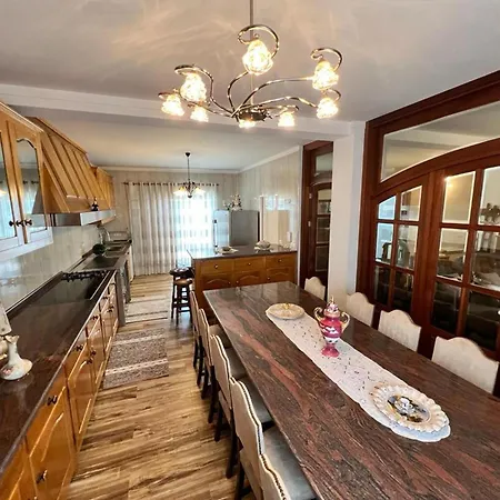 Stunning 4-bed House Barcelos